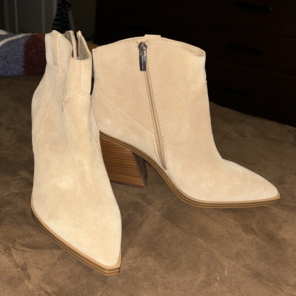 Vince Camuto Gredile Pointed Toe Boot Size 9 New, no box.